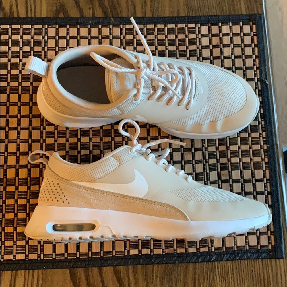 ⚡️FLASH SALE⚡️ Nike Air Max Thea